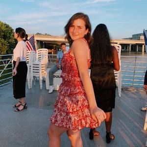Meet your Posher, Laura